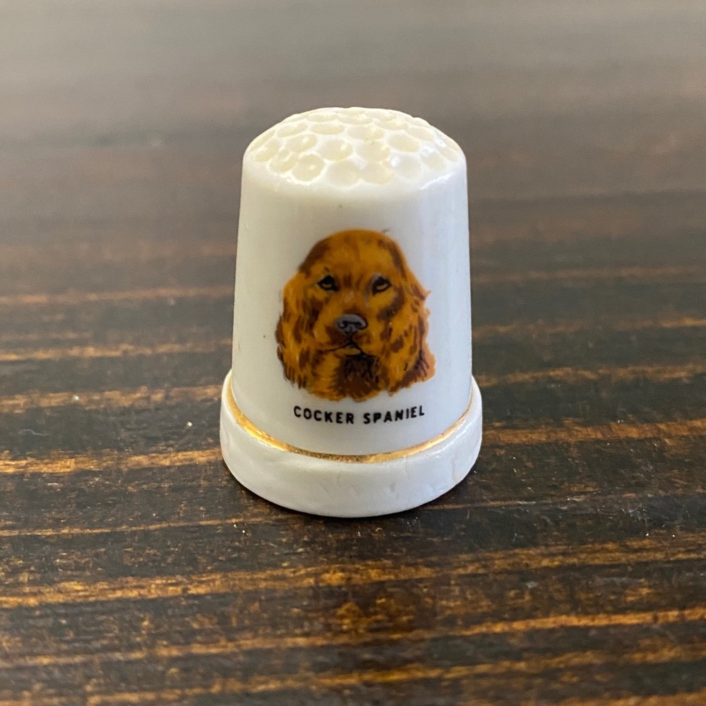 Vintage‎ Porcelain Cocker Spaniel Dog Collectible Thimble Gold Gilt Trim White